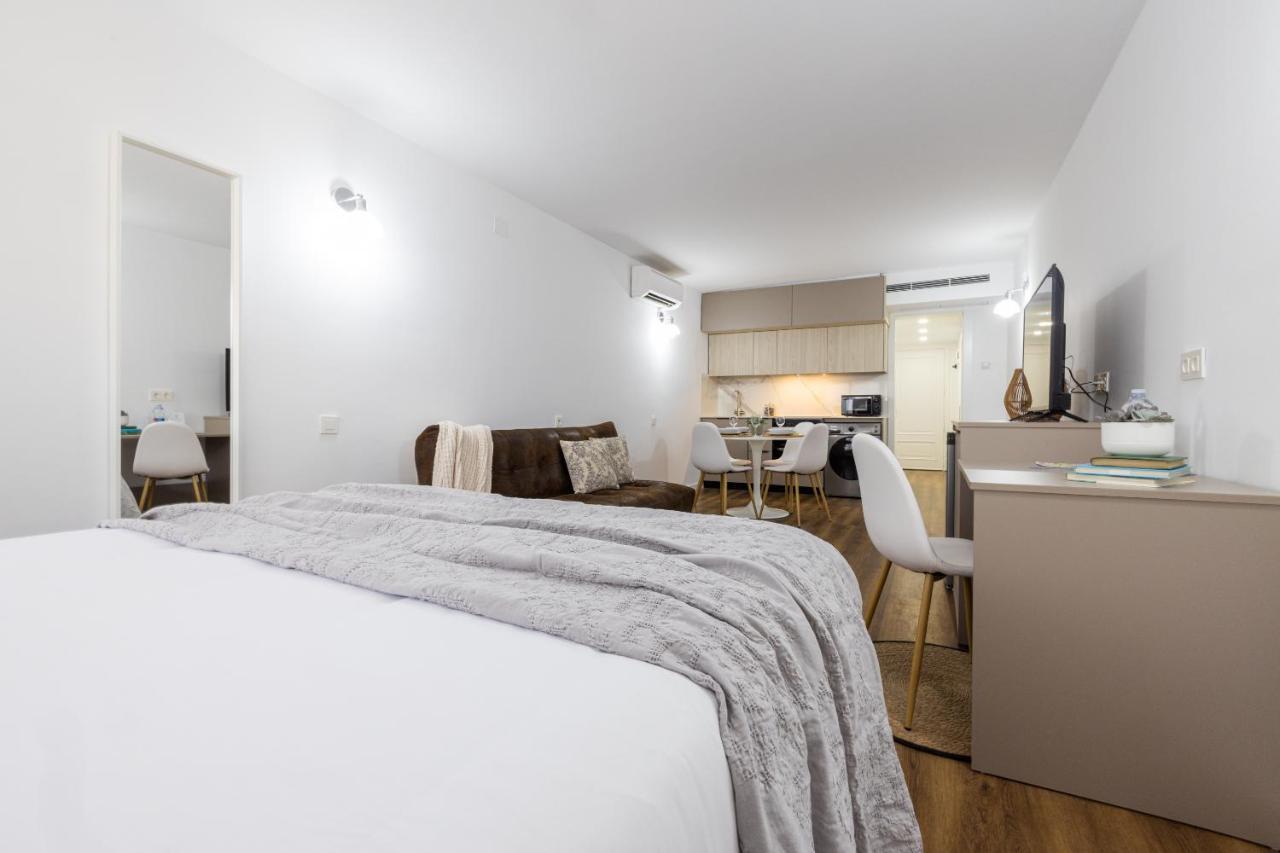 Florit Flats - The Apolo Studio บาเลนเซีย ภายนอก รูปภาพ