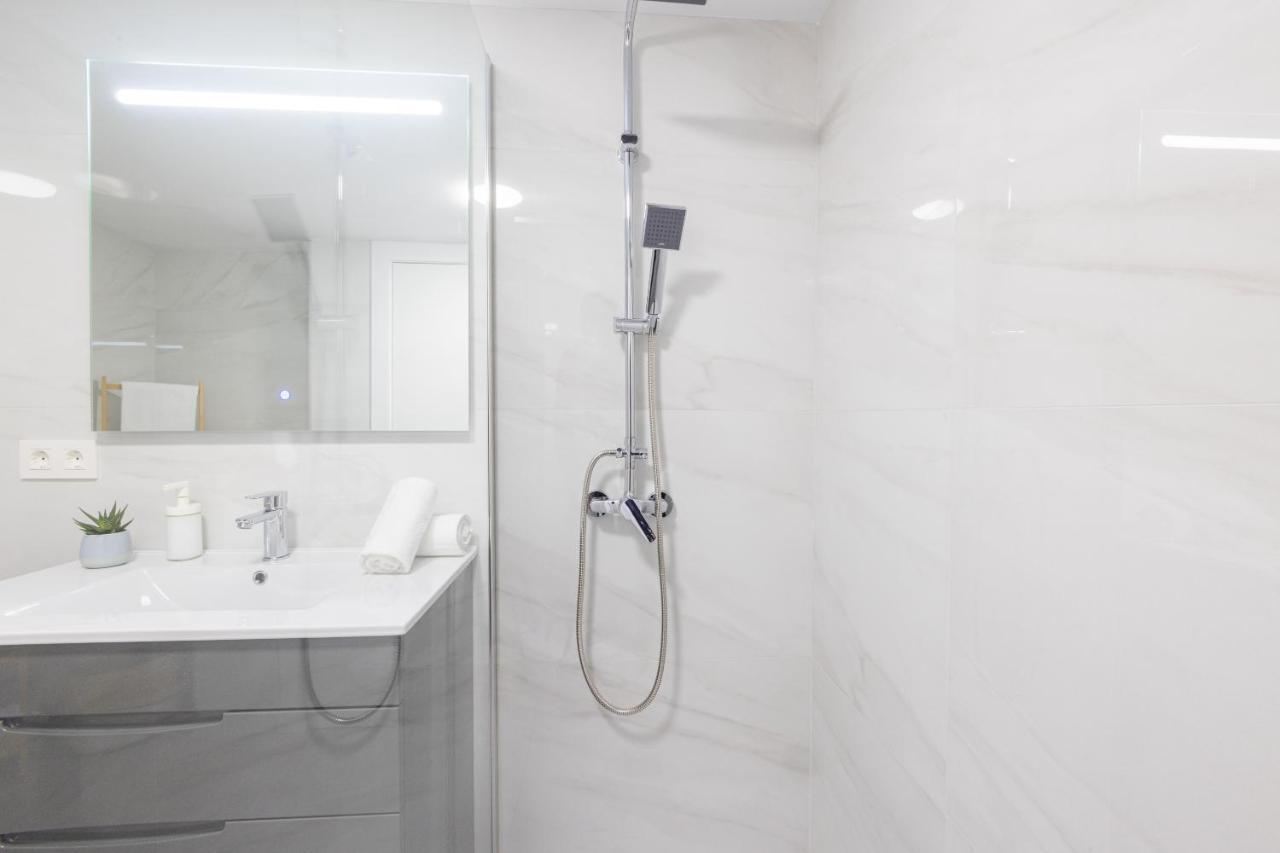 Florit Flats - The Apolo Studio บาเลนเซีย ภายนอก รูปภาพ