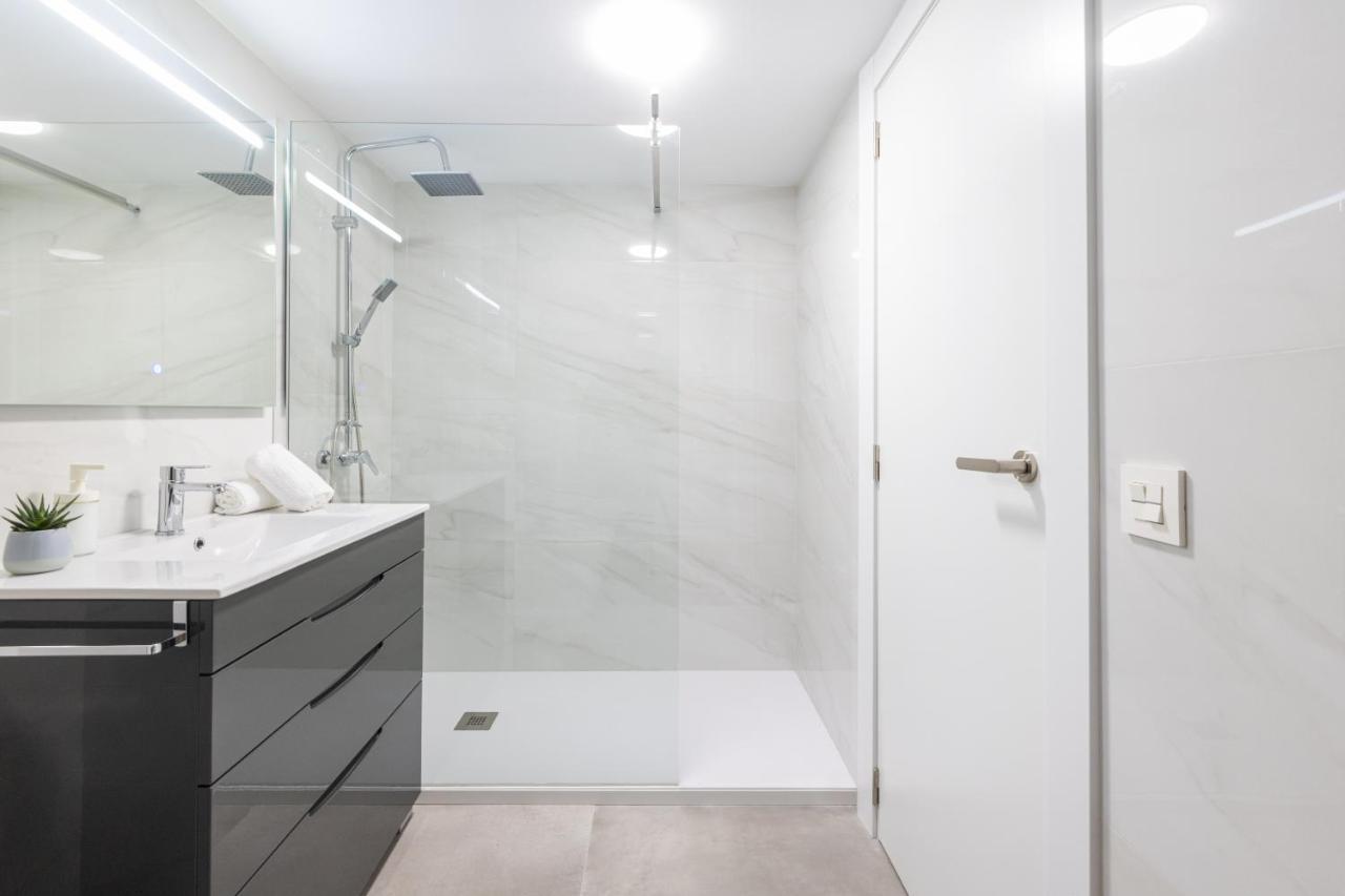 Florit Flats - The Apolo Studio บาเลนเซีย ภายนอก รูปภาพ