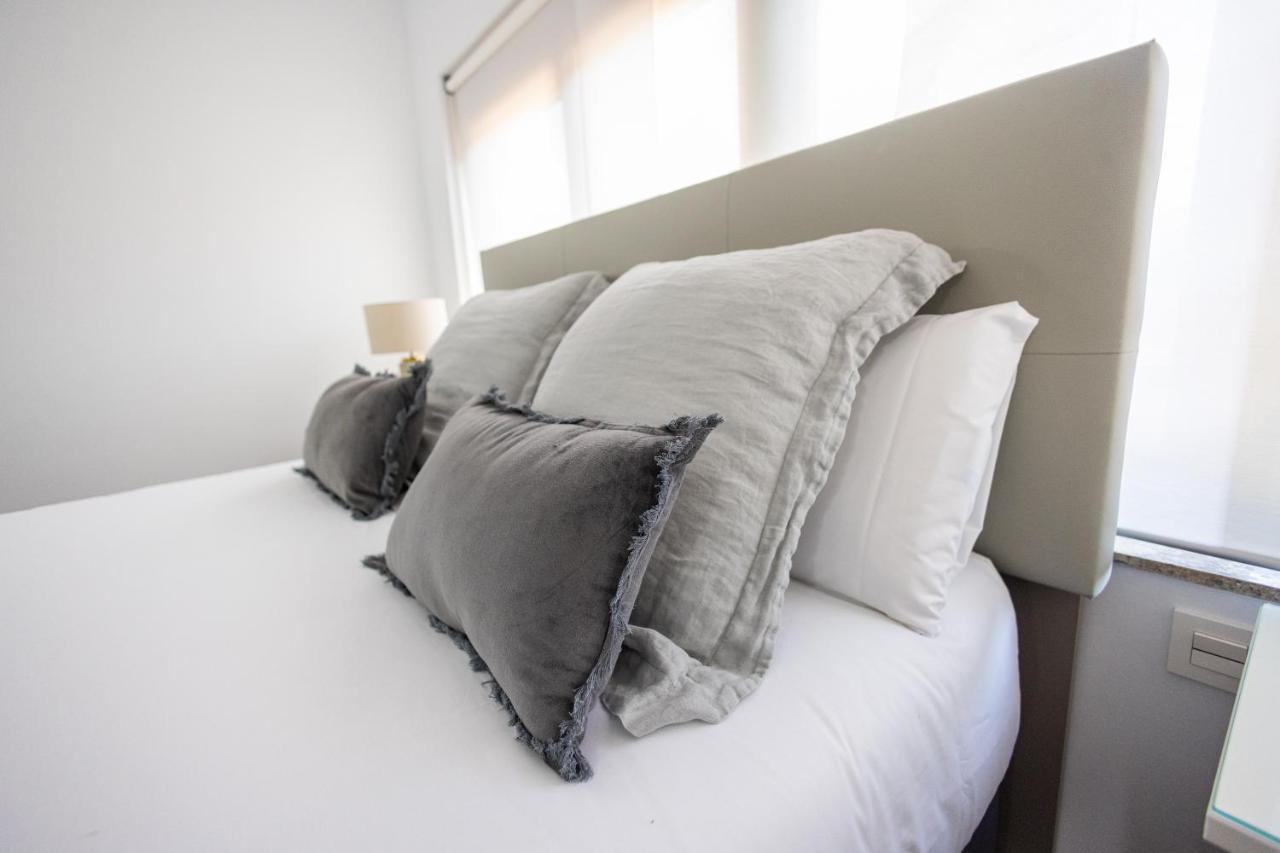 Florit Flats - The Apolo Studio บาเลนเซีย ภายนอก รูปภาพ
