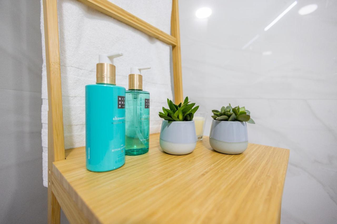 Florit Flats - The Apolo Studio บาเลนเซีย ภายนอก รูปภาพ